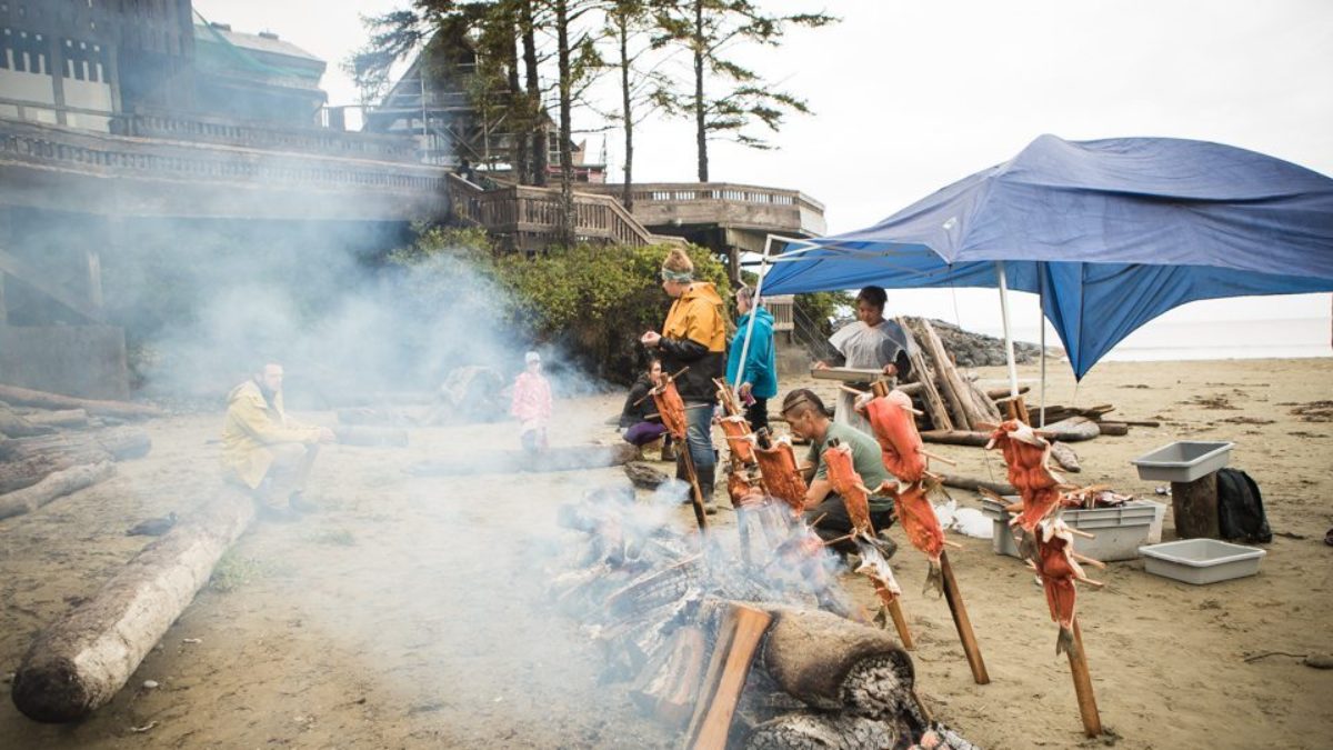 Cooking salmon over open fire helped feed attendees at the hišinqʷiił (gathering). Photographs by Melanie Charlie